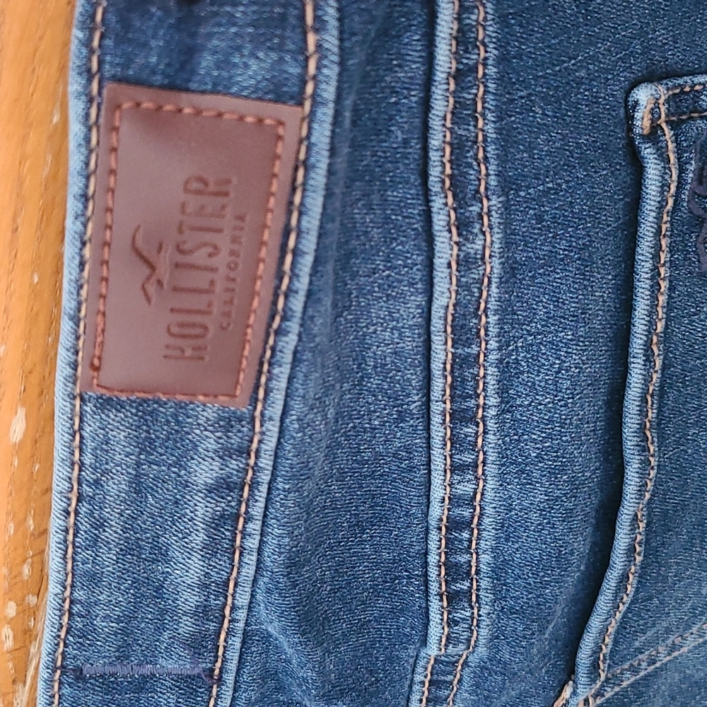 Hollister dark wash skinny jeans
